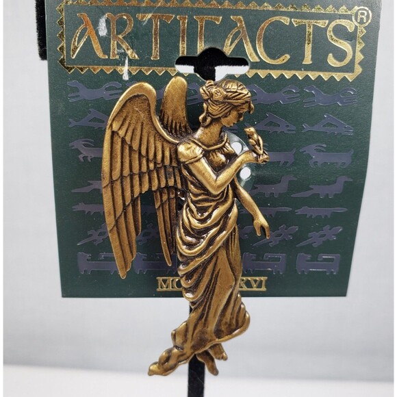 Vintage 1986 JJ Jonette Brass Tone Angel Holding A Bird Artifacts Brooch - Picture 3 of 6